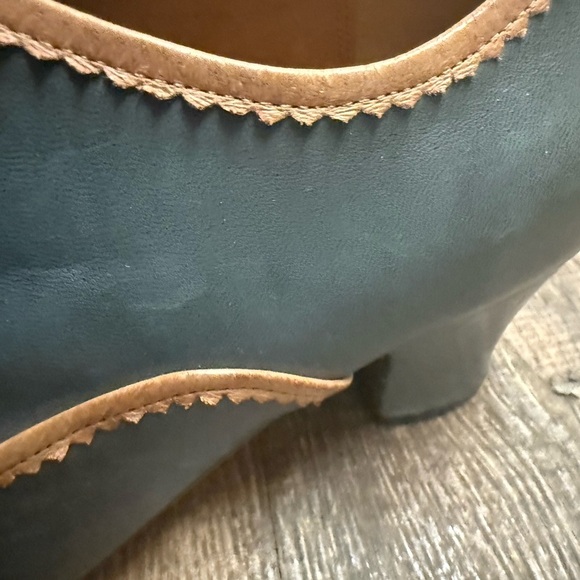 Miz Mooz NWOT size 9M  Blue and Tan Heels very preppy, Victorian, never worn - Picture 6 of 14